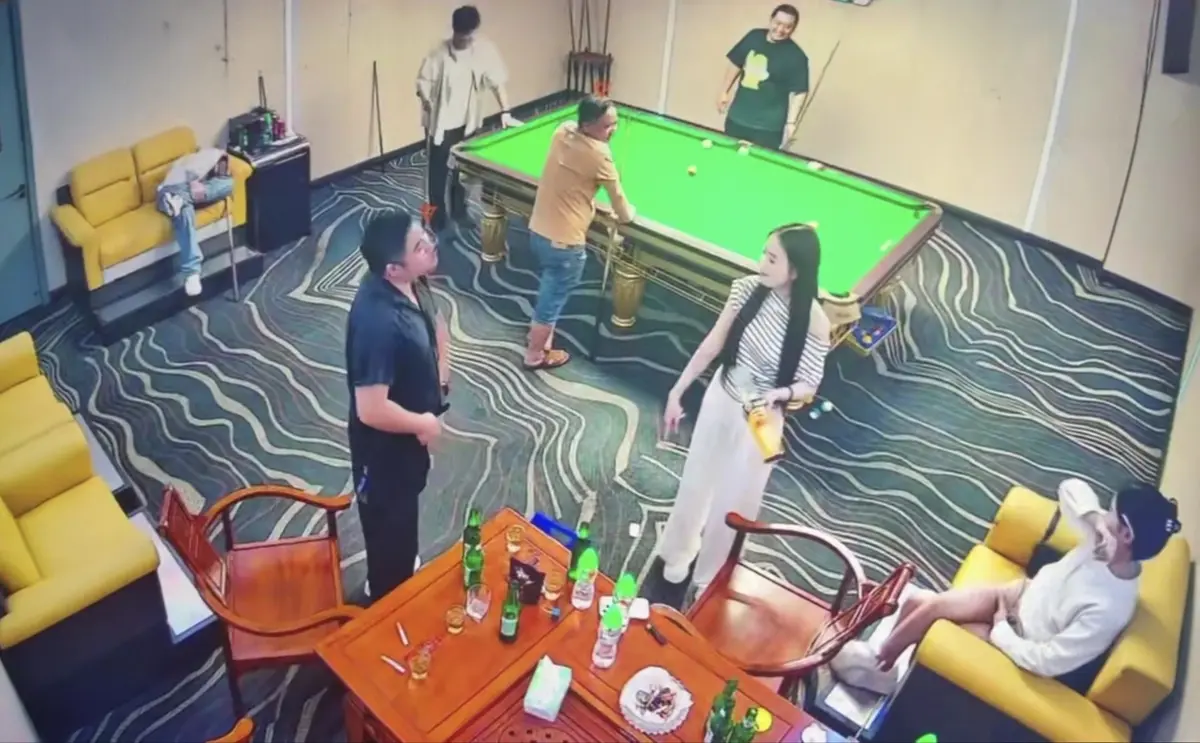 畅看《海口台球厅2V5》 - 高清蓝光画质，免费畅享海口台球厅2V5男女对战视频，助教亮点十足