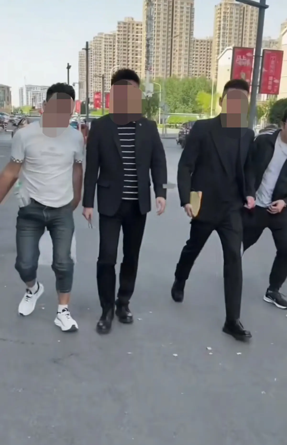 免费看《宁夏4V1事件》，网红尚军马军、马林漠南视频全解析，1080P高清无广告在线观看，了解来龙去脉！