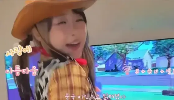 在线观看《pupu噗噗三部曲全系列》-噗噗恋爱vlog中的西部牛仔影像-开启温柔日常的治愈之旅