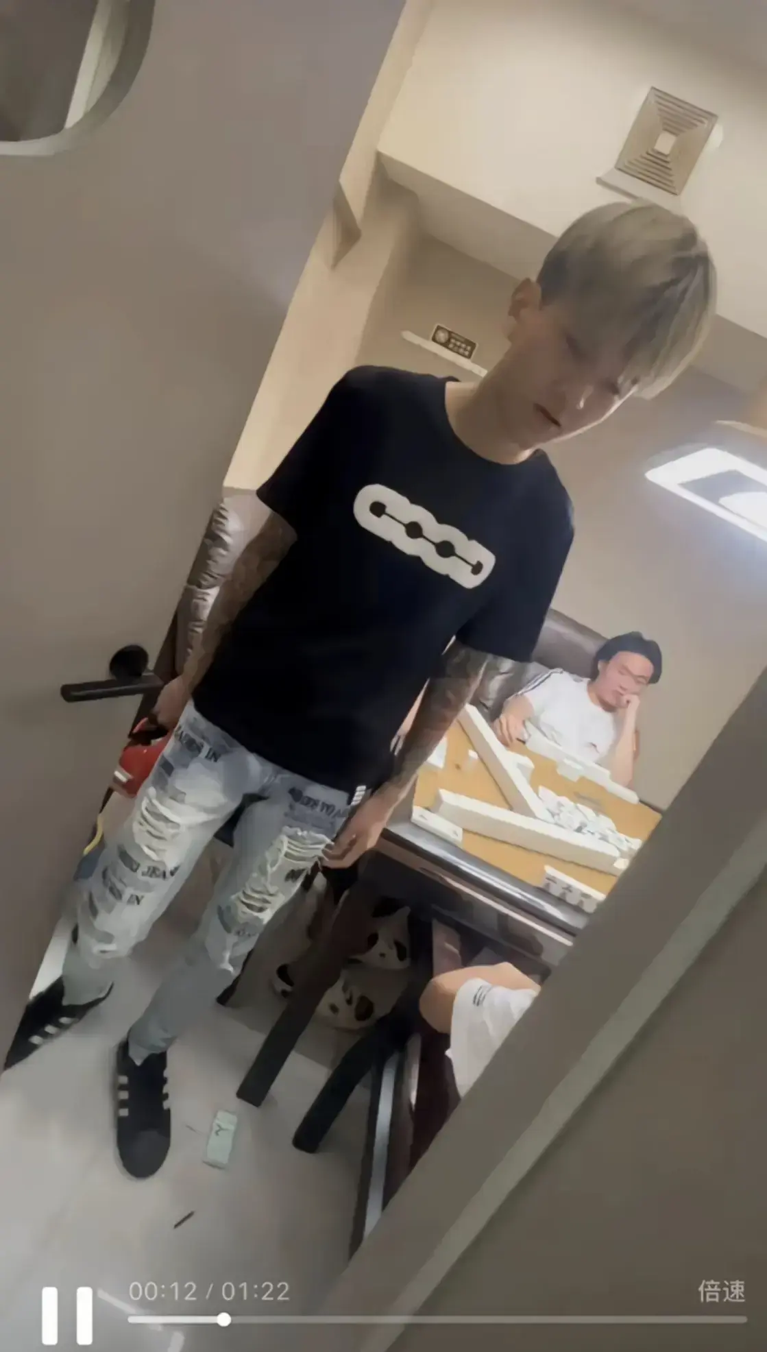 《国服达摩潮汕网红事件》-女票在麻将室被摸手引发冲突-HD高清流畅播放