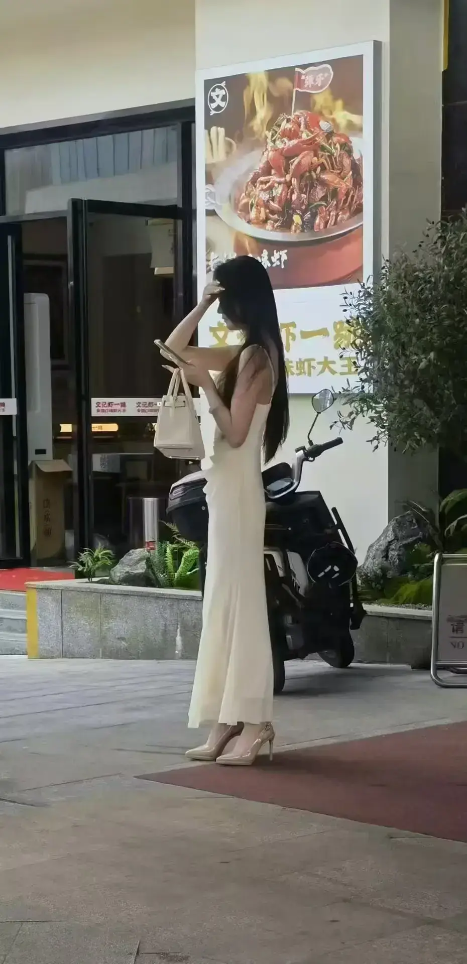 湘E事件原配三姐争斗不断，渣男坐收渔利 - 三姐发声回应，白衣女子真实样貌大公开