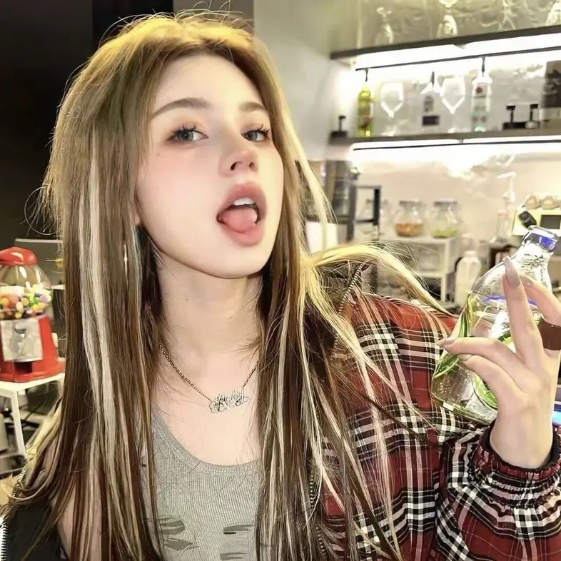 免费看《嫁给重欲总裁后》，双向暗恋+极致拉扯，体验“不说但全做了”的隐忍爱意，《嫁给重欲总裁后》完结小说别错过！